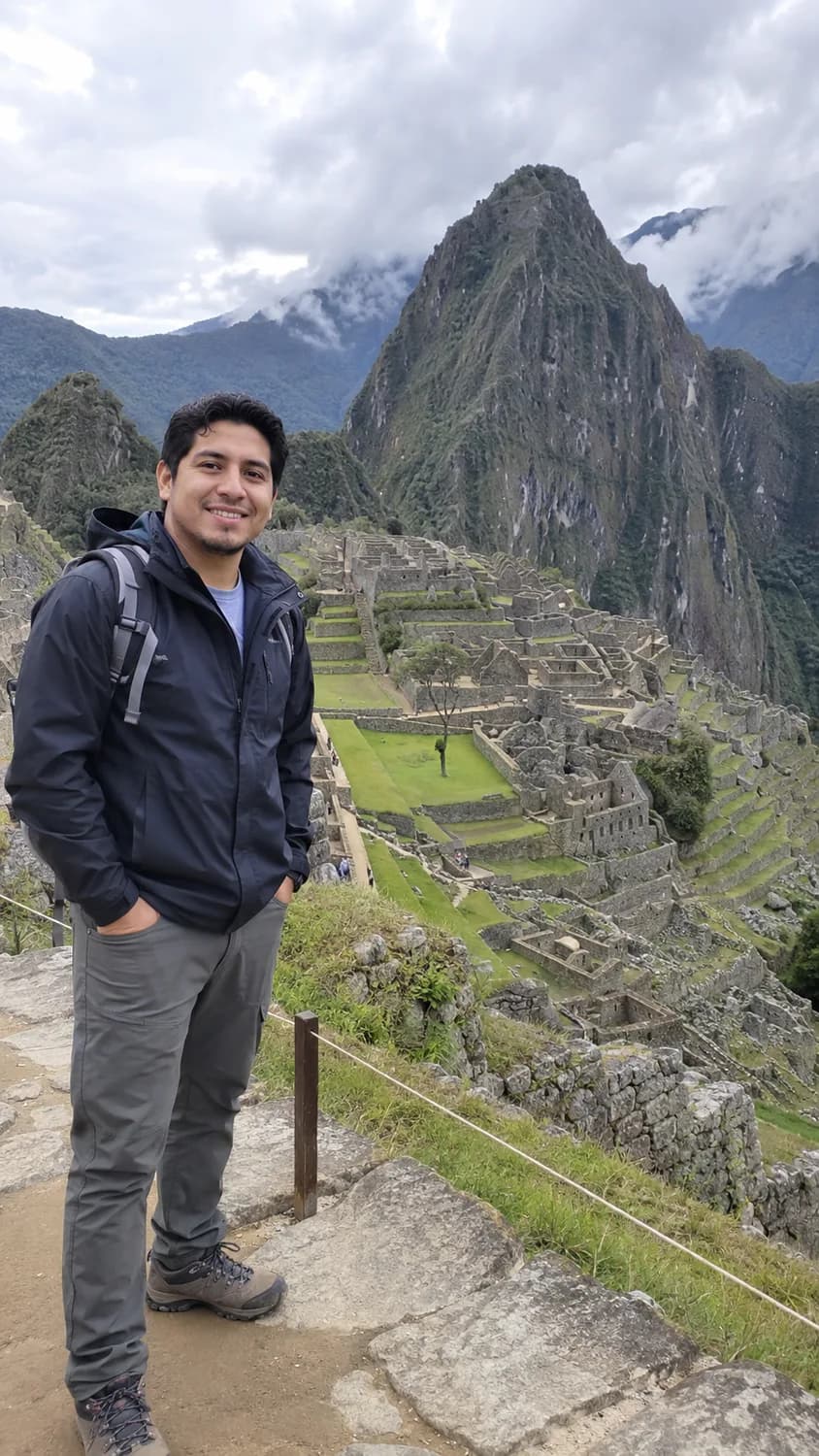 Viajero frente a Machu Picchu